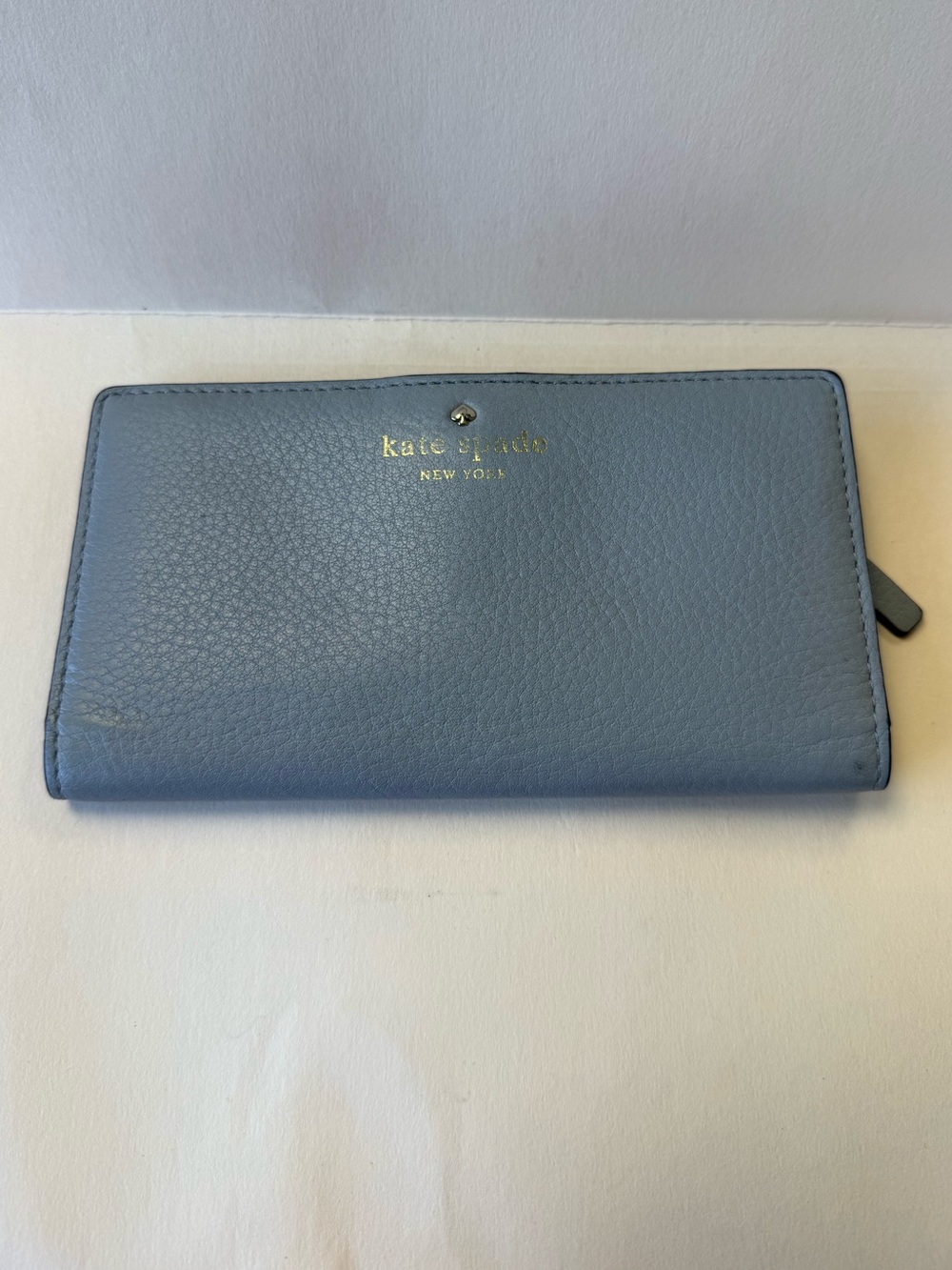 Vintage Kate Spade New York Soft Light Gray Leather Bifold Wallet w/ Zipper back